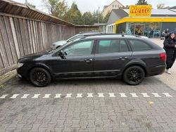 Schwarz Gebraucht 2011 Skoda Superb Kombi | 5.499 € (Superpreis)