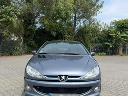 Grau Gebraucht 2006 Peugeot 206 CC Cabrio | 3.200 € (Teuer)