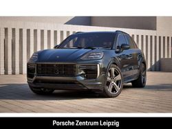 Gruen Neu 2025 Porsche Cayenne Turbo E-Hybrid SUV | 216.858 € (Teuer)
