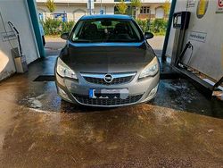 Grau Gebraucht 2012 Opel Astra Kleinwagen | 5.699 € (Etwas zu teuer)