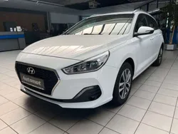 Weiß Gebraucht 2020 Hyundai i30 Trend Kombi | 14.950 € (Guter Preis)
