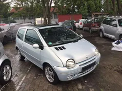 Silber Gebraucht 2003 Renault Twingo Kleinwagen | 900 €