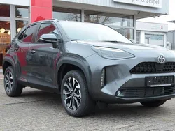 Grau Neu 2024 Toyota Yaris Cross Team SUV | 28.850 €