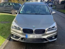 Grau Gebraucht 2017 BMW 218 Active Tourer Van / Kleinbus | 17.800 € (Fairer Preis)
