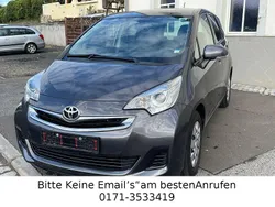 Grau Gebraucht 2015 Toyota Verso-S Basis Van / Kleinbus | 8.580 € (Fairer Preis)