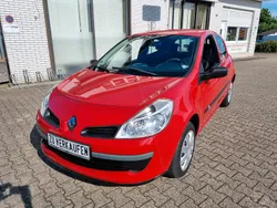 Rot Gebraucht 2006 Renault Clio II Kleinwagen | 2.100 € (Etwas zu teuer)