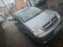 Grau Gebraucht 2003 Opel Meriva Van / Kleinbus | 1.400 € (Fairer Preis)