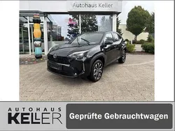 Mysticschwarz mica Gebraucht 2024 Toyota Yaris Hybrid Connect Style | 28.960 € (Etwas zu teuer)