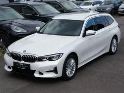 Weiß Gebraucht 2021 BMW 320 Luxury Line Limousine | 27.999 € (Superpreis)
