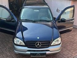 Blau Gebraucht 2000 Mercedes ML320 SUV | 3.333 € (Fairer Preis)