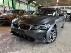 Grau Gebraucht 2020 BMW 330e Sport Line Kombi | 16.995 € (Fairer Preis)