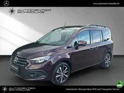 Rubellitrot (metallic) Gebraucht 2024 Mercedes 180 Progressive Limousine | 30.979 € (Fairer Preis)