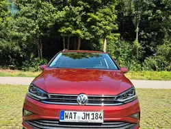 Rot Gebraucht 2019 VW Golf Sportsvan Highline Van / Kleinbus | 18.999 € (Fairer Preis)