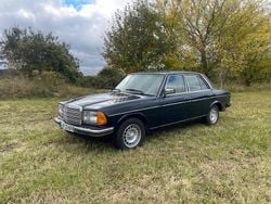 Blau Gebraucht 1983 Mercedes 300 Limousine | 10.800 €
