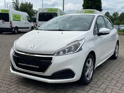 Weiß Gebraucht 2015 Peugeot 208 Active Kleinwagen | 6.290 € (Fairer Preis)