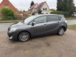Grau Gebraucht 2015 Toyota Verso Van / Kleinbus | 8.990 € (Fairer Preis)