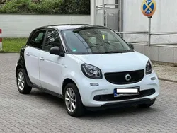 Schwarz / weiß 2 farbig Gebraucht 2018 Smart ForFour Passion Kleinwagen | 6.400 € (Guter Preis)