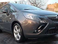 Grau Gebraucht 2015 Opel Zafira Tourer Van / Kleinbus | 10.499 € (Fairer Preis)