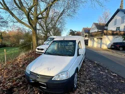 Weiß Gebraucht 2009 Opel Combo Van / Kleinbus | 2.700 € (Fairer Preis)