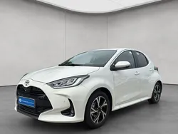Weiß Neu 2025 Toyota Yaris Hybrid Limousine | 23.990 € (Fairer Preis)