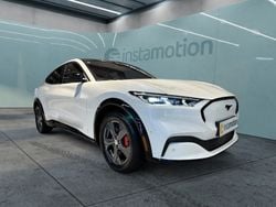 Weiß Gebraucht 2022 Ford Mustang Mach-E SUV | 43.290 € (Teuer)