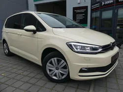 Hellelfenbein Gebraucht 2024 VW Touran Van / Kleinbus | 34.800 € (Fairer Preis)