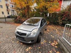 Silber Gebraucht 2005 Toyota Yaris Limousine | 1.300 € (Guter Preis)
