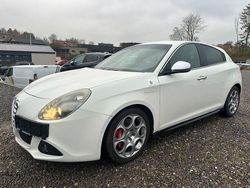 Weiß Gebraucht 2011 Alfa Romeo Giulietta Quadrifoglio Verde Limousine | 4.700 € (Superpreis)