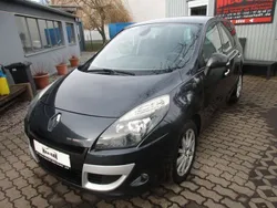 Grau Gebraucht 2011 Renault Scénic III Dynamique Van / Kleinbus | 4.999 € (Fairer Preis)