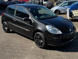 Schwarz Gebraucht 2005 Renault Clio II Kleinwagen | 1.650 €