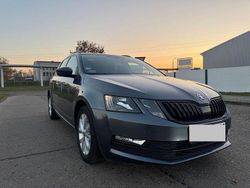 Grau Gebraucht 2017 Skoda Octavia Clever Kombi | 10.300 € (Guter Preis)