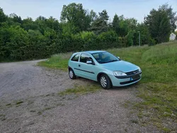 Grün Gebraucht 2001 Opel Corsa Kleinwagen | 800 € (Fairer Preis)