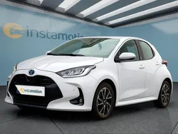 Weiß Gebraucht 2022 Toyota Yaris Hybrid Kleinwagen | 22.049 € (Fairer Preis)