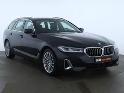 Grau Gebraucht 2023 BMW 520 Luxury Line Kombi | 37.770 € (Fairer Preis)
