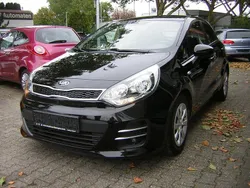 Schwarz Gebraucht 2016 Kia Rio FIFA World Cup Edition Limousine | 7.800 € (Fairer Preis)