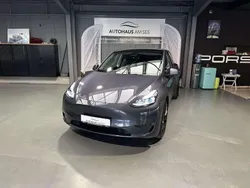 Grau Gebraucht 2022 Tesla Model Y Long Range SUV | 41.600 € (Etwas zu teuer)