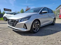 Silber Gebraucht 2021 Hyundai i20 Edition 30+ Kleinwagen | 17.490 € (Fairer Preis)