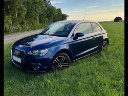 Blau Gebraucht 2011 Audi A1 Attraction Kleinwagen | 8.500 € (Etwas zu teuer)