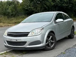 Silber Gebraucht 2009 Opel Astra GTC Selection Coupé | 2.400 €