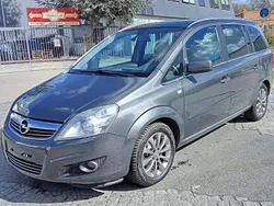 Karbongrau Gebraucht 2010 Opel Zafira Innovation Van / Kleinbus | 7.500 € (Teuer)