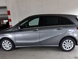 Grau Gebraucht 2016 Mercedes B180 Style Van / Kleinbus | 12.800 € (Fairer Preis)