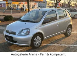 Grau Gebraucht 2003 Toyota Yaris Sol Limousine | 3.990 € (Teuer)
