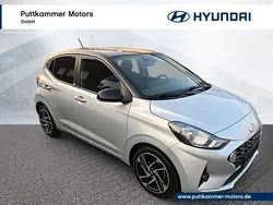Sleek silver/ phantom black Gebraucht 2020 Hyundai i10 Trend Kleinwagen | 13.900 € (Fairer Preis)