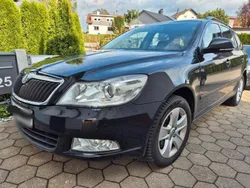 Schwarz Gebraucht 2012 Skoda Octavia Kombi | 7.660 € (Etwas zu teuer)