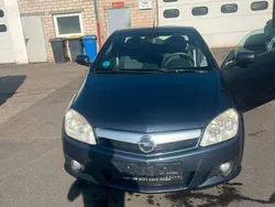 Blau Gebraucht 2005 Opel Tigra Edition Cabrio | 1.900 € (Guter Preis)