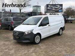 Weiß Gebraucht 2024 Mercedes Vito Van / Kleinbus | 35.581 € (Etwas zu teuer)
