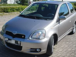 Silber Gebraucht 2002 Toyota Yaris Kleinwagen | 2.350 € (Etwas zu teuer)