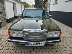 Grün Gebraucht 1982 Mercedes 240 Kombi | 17.900 €