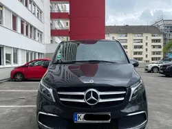 Braun Gebraucht 2023 Mercedes V250 Van / Kleinbus | 62.999 €