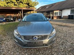 Grau Gebraucht 2015 Volvo V60 Kombi | 9.500 €